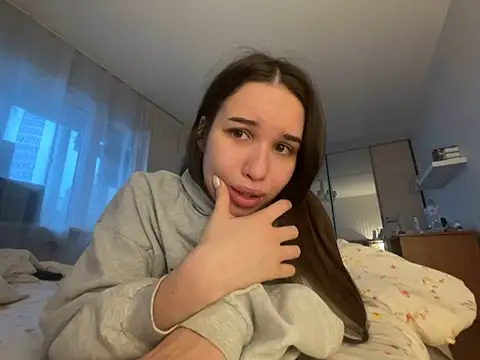 Roxie Mils online show from 12-20-25, 08:10