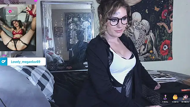 Snapshot of meganluv69 chatting on 12-14-24, 12:44 meganluv69 online show from 12-14-24, 12:44