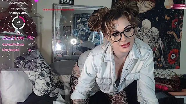 Snapshot of meganluv69 chatting on 12-27-24, 08:35 meganluv69 online show from 12-27-24, 08:35