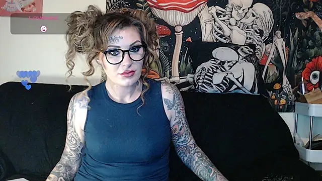 Snapshot of meganluv69 chatting on 02-11-25, 03:40 meganluv69 online show from 02-11-25, 03:40