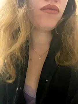 Snapshot of EvaRush chatting on 12-03-24, 12:02 EvaRush online show from 12-03-24, 12:02