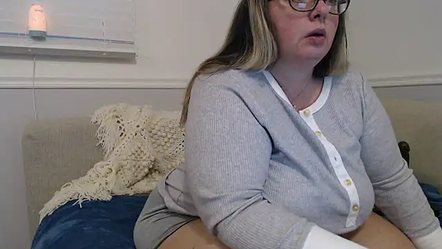 LauLauPAWG online show from 02-06-25, 12:48