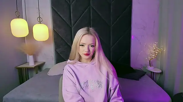 EmilyAir online show from 09-28-25, 03:39