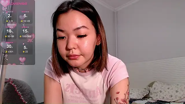 Snapshot of osaka_nia chatting on 10-29-25, 11:12 osaka nia online show from 10-29-25, 11:12