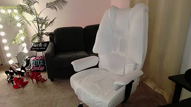 YourMarthaMayer online show from 03-16-25, 07:49