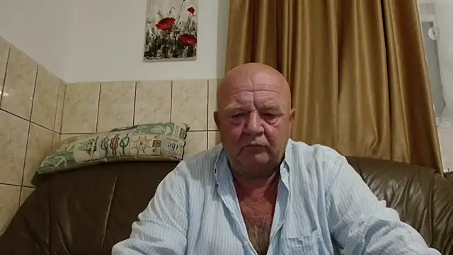 Snapshot of fullballs6 chatting on 09-16-25, 01:17 fullballs6 online show from 09-16-25, 01:17