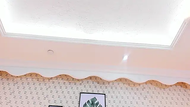 Snapshot of MirandaRossi chatting on 12-24-24, 02:43 MirandaRossi online show from 12-24-24, 02:43