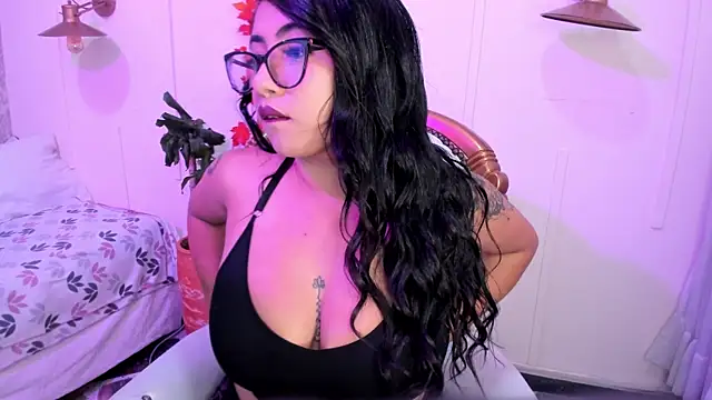Snapshot of Sexy_cristall_ chatting on 12-10-24, 09:00 Sexy cristall  online show from 12-10-24, 09:00