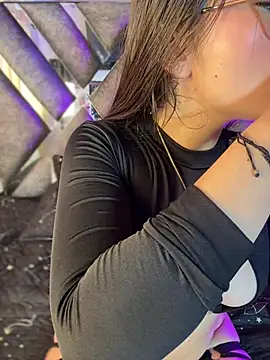 Snapshot of LylaLee111 chatting on 03-03-25, 12:48 LylaLee111 online show from 03-03-25, 12:48