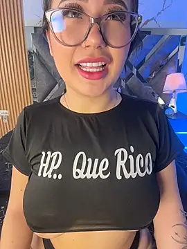 Snapshot of LylaLee111 chatting on 11-23-25, 02:17 LylaLee111 online show from 11-23-25, 02:17