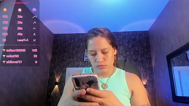 Snapshot of samantha__karolstone chatting on 01-30-25, 03:33 samantha karolstone online show from 01-30-25, 03:33