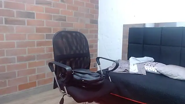 Snapshot of samantha__karolstone chatting on 10-06-25, 01:03 samantha karolstone online show from 10-06-25, 01:03