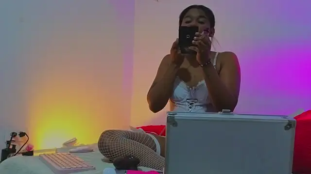 Snapshot of ChannelCox1 chatting on 11-08-25, 07:19 ChannelCox1 online show from 11-08-25, 07:19