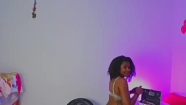 Snapshot of ChannelCox1 chatting on 11-15-25, 07:38 ChannelCox1 online show from 11-15-25, 07:38