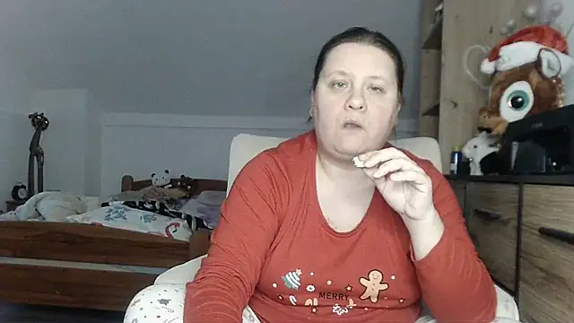 Snapshot of ReifeVenna chatting on 12-17-25, 02:56 ReifeVenna online show from 12-17-25, 02:56
