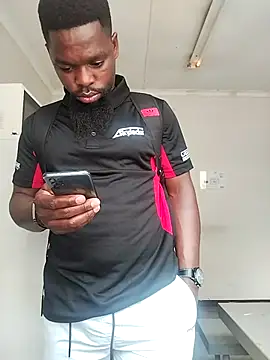 Snapshot of Chocolate_factory_man chatting on 10-17-25, 04:37 Chocolate factory man online show from 10-17-25, 04:37