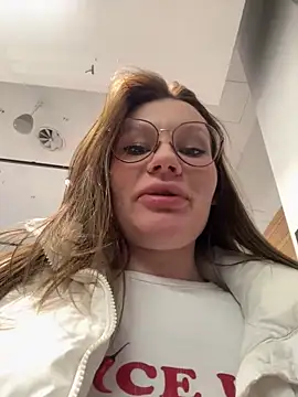 justmila online show from 02-24-25, 10:59