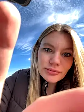 justmila online show from 10-21-25, 10:38