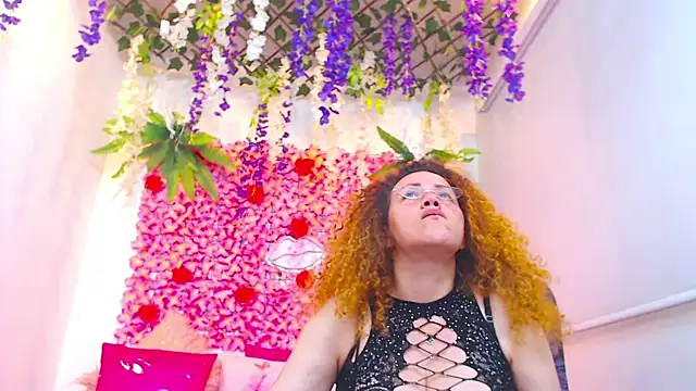 Snapshot of BLONDE_SEXYHOT chatting on 12-04-25, 07:00 BLONDE SEXYHOT online show from 12-04-25, 07:00