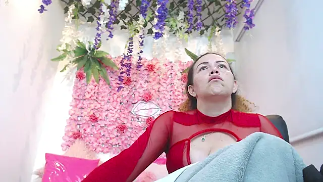 Snapshot of BLONDE_SEXYHOT chatting on 12-14-25, 01:27 BLONDE SEXYHOT online show from 12-14-25, 01:27