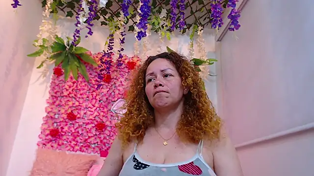 Snapshot of BLONDE_SEXYHOT chatting on 12-21-25, 06:59 BLONDE SEXYHOT online show from 12-21-25, 06:59