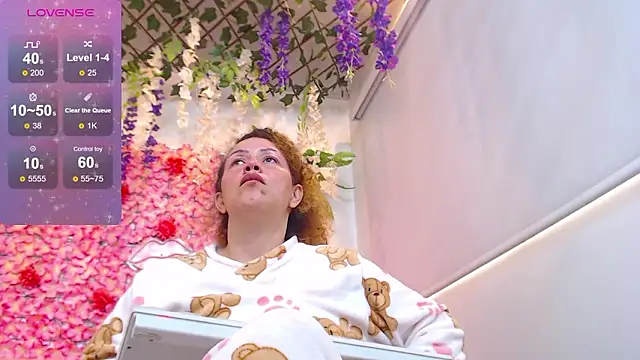 Snapshot of BLONDE_SEXYHOT chatting on 02-11-26, 03:17 BLONDE SEXYHOT online show from 02-11-26, 03:17