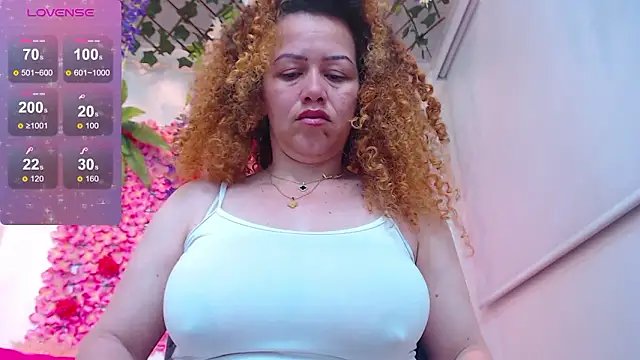 Snapshot of BLONDE_SEXYHOT chatting on 02-12-26, 10:10 BLONDE SEXYHOT online show from 02-12-26, 10:10