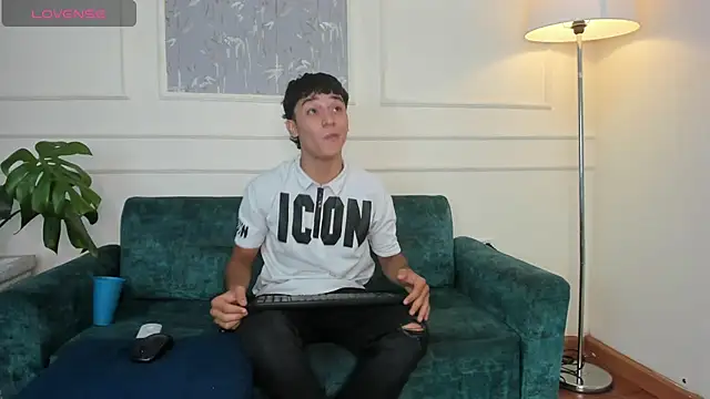 Snapshot of Austin_Cardieff chatting on 03-01-25, 03:21 Austin Cardieff online show from 03-01-25, 03:21