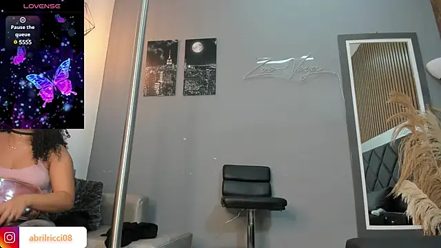 Snapshot of abril_ricci chatting on 02-01-25, 03:30 abril ricci online show from 02-01-25, 03:30