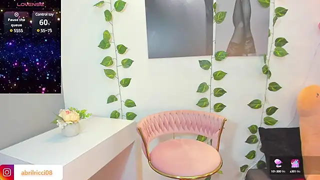 Snapshot of abril_ricci chatting on 02-17-25, 11:42 abril ricci online show from 02-17-25, 11:42