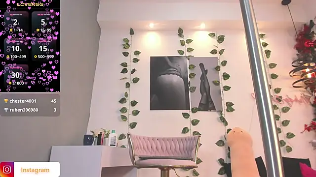 Snapshot of abril_ricci chatting on 02-18-25, 06:15 abril ricci online show from 02-18-25, 06:15