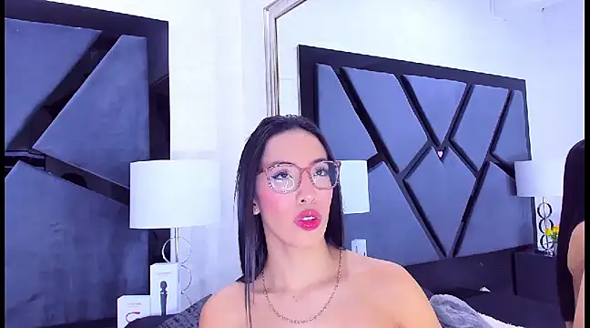 KylieWhite online show from 01-12-25, 05:03