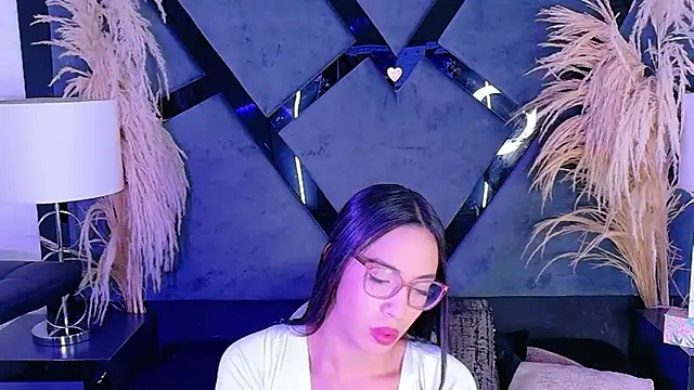 KylieWhite online show from 10-30-25, 08:53