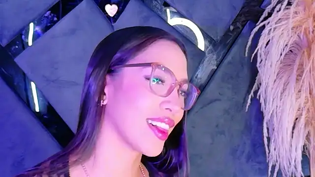 KylieWhite online show from 11-18-25, 02:43