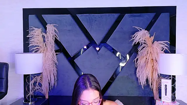 KylieWhite online show from 11-30-25, 01:37