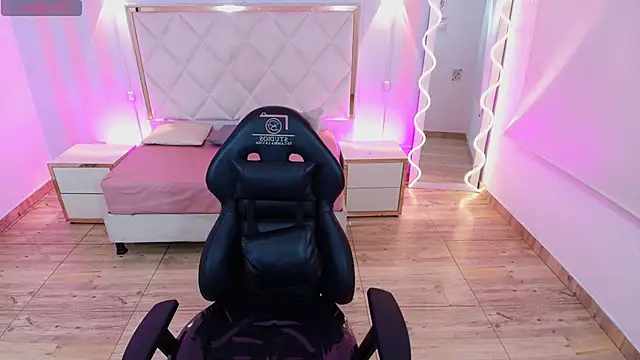 Brendda tay online show from 11-28-25, 02:58