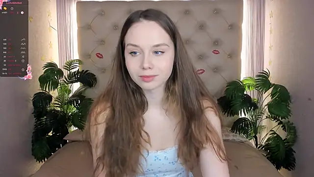 Snapshot of Julie_Rhodes chatting on 03-01-25, 12:56 Julie Rhodes online show from 03-01-25, 12:56