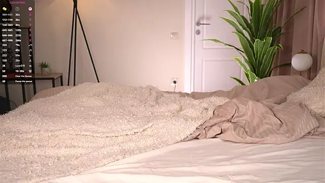 MiaBanger online show from 04-08-26, 03:01