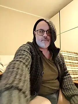 Snapshot of fatbaronetto chatting on 10-30-25, 08:31 fatbaronetto online show from 10-30-25, 08:31