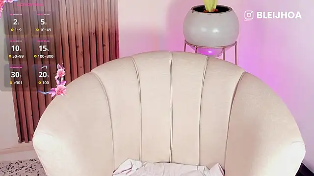 Snapshot of kenayfox chatting on 02-19-26, 06:53 kenayfox online show from 02-19-26, 06:53