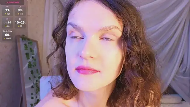 Snapshot of Soo_dreamy chatting on 02-15-26, 01:35 Soo dreamy online show from 02-15-26, 01:35