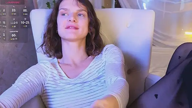 Snapshot of Soo_dreamy chatting on 02-15-26, 07:51 Soo dreamy online show from 02-15-26, 07:51