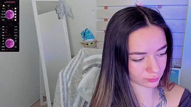 Snapshot of Bella_XO chatting on 12-13-24, 08:09 Bella XO online show from 12-13-24, 08:09