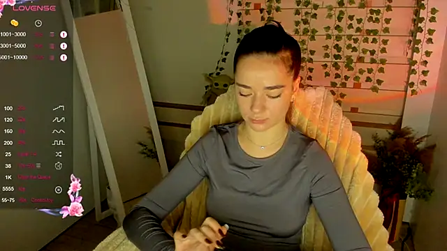 Snapshot of Bella_XO chatting on 09-19-25, 06:48 Bella XO online show from 09-19-25, 06:48