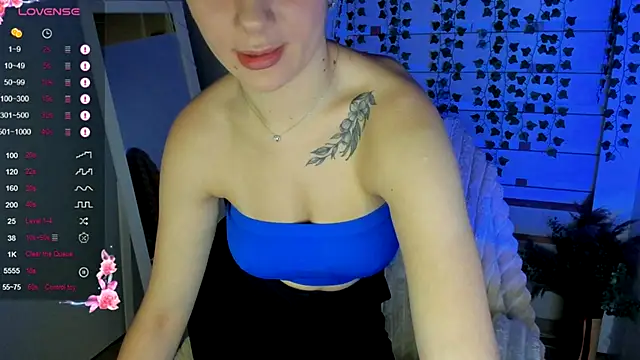 Snapshot of Bella_XO chatting on 09-20-25, 06:36 Bella XO online show from 09-20-25, 06:36