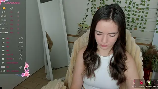 Snapshot of Bella_XO chatting on 09-22-25, 06:04 Bella XO online show from 09-22-25, 06:04