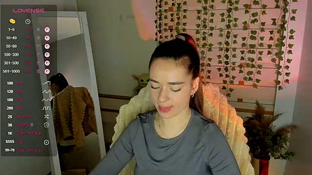 Snapshot of Bella_XO chatting on 09-27-25, 07:02 Bella XO online show from 09-27-25, 07:02