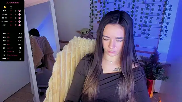 Snapshot of Bella_XO chatting on 09-28-25, 07:03 Bella XO online show from 09-28-25, 07:03