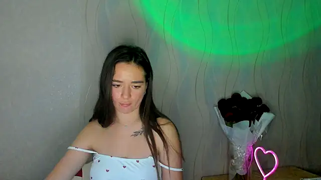 Snapshot of Bella_XO chatting on 10-07-25, 02:47 Bella XO online show from 10-07-25, 02:47