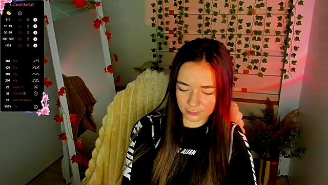 Snapshot of Bella_XO chatting on 10-10-25, 07:18 Bella XO online show from 10-10-25, 07:18